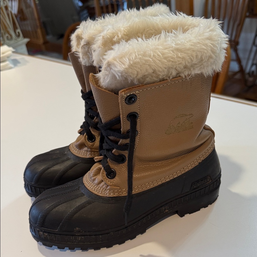 Sorel Tan and Black Boots with Faux Fur